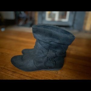 Size 6.5 cute black booties from kohl’s!